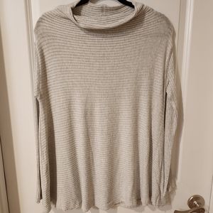 We the Free sweater size small